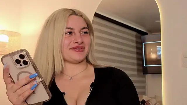 Snapshot of AtheneaRossi chatting on October 12, 2:32 am AtheneaRossi online show from October 12, 2:32 am