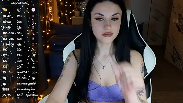 Mary   Moore online show from January 17, 2:18 pm