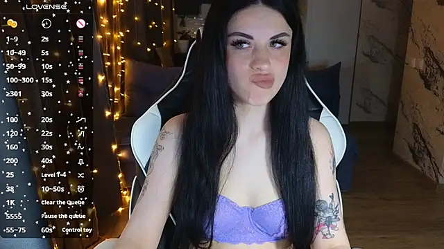 Mary   Moore online show from March 7, 12:15 am