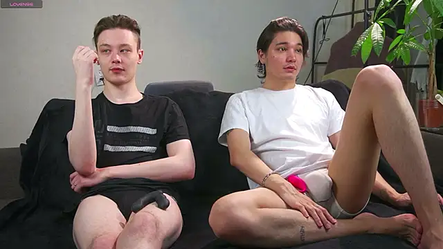 Snapshot of cherrydany chatting on March 1, 7:21 am cherrydany online show from March 1, 7:21 am