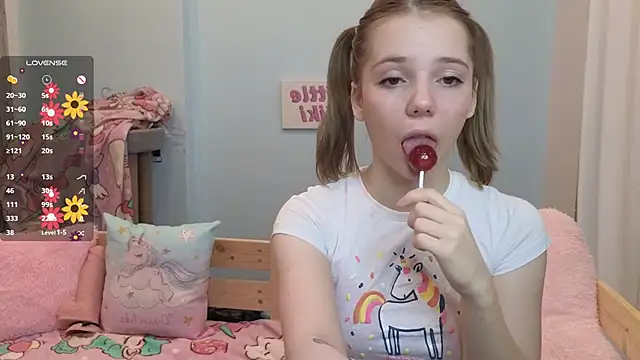 Snapshot of PrincessLittleKiki chatting on October 14, 7:09 am PrincessLittleKiki online show from October 14, 7:09 am