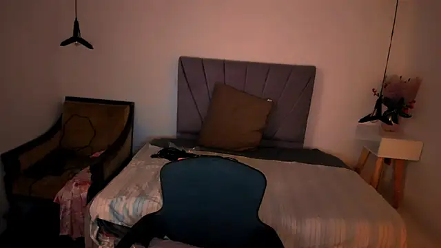 ScarletHoot  online show from May 27, 5:32 pm