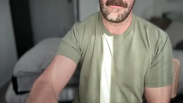 Snapshot of Mr_Beef chatting on April 19, 12:15 pm Mr Beef online show from April 19, 12:15 pm