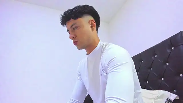 Sebastian-Dash online show from February 12, 12:48 am