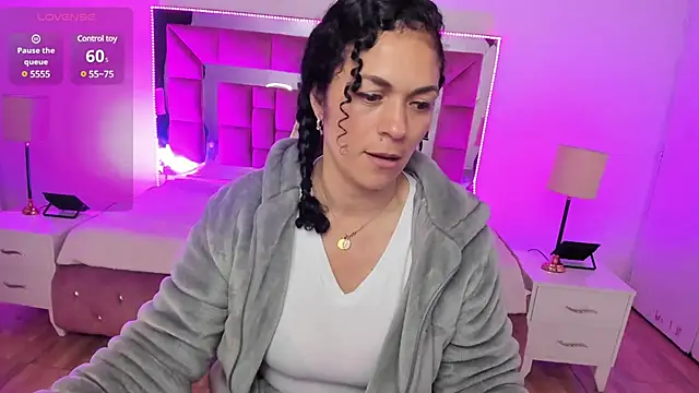 Aliciia cute1 online show from March 7, 9:48 pm