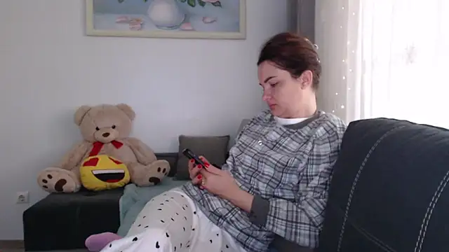  JustmeHere  online show from November 7, 8:25 am