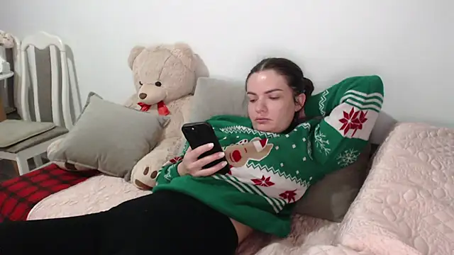  JustmeHere  online show from December 15, 10:25 pm