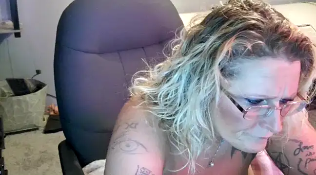 Lisalovely6981 online show from January 22, 12:27 pm