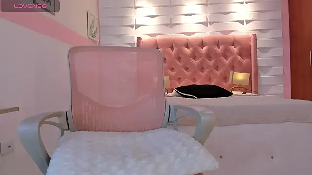 mhelissaw online show from January 2, 9:54 am