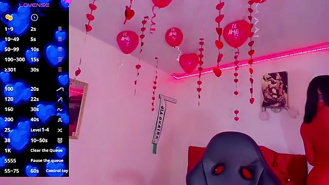 naomy  xx online show from February 14, 8:15 pm