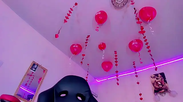 naomy  xx online show from February 18, 10:38 am