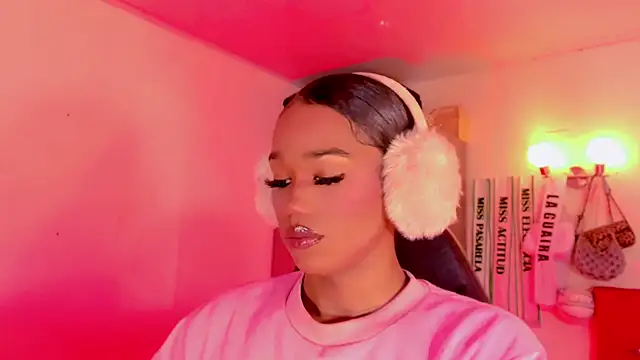 naomy  xx online show from March 5, 7:32 pm