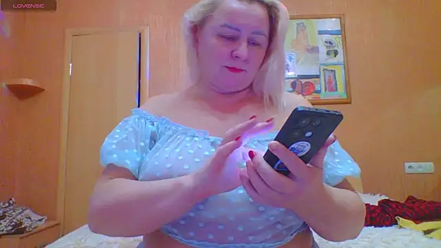 mira robinsonnn online show from November 15, 10:23 am