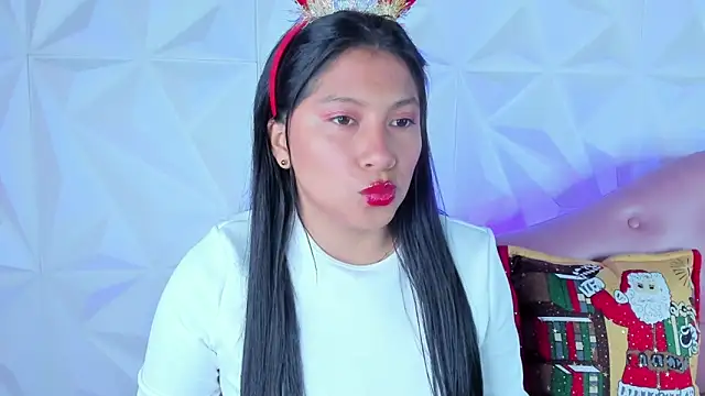 Snapshot of LinnaGardenia chatting on December 11, 12:44 pm LinnaGardenia online show from December 11, 12:44 pm