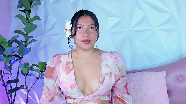 Snapshot of LinnaGardenia chatting on January 19, 1:55 pm LinnaGardenia online show from January 19, 1:55 pm