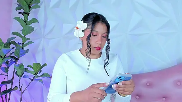 Snapshot of LinnaGardenia chatting on January 21, 1:54 pm LinnaGardenia online show from January 21, 1:54 pm