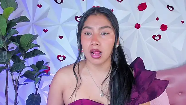 Snapshot of LinnaGardenia chatting on March 15, 2:01 pm LinnaGardenia online show from March 15, 2:01 pm