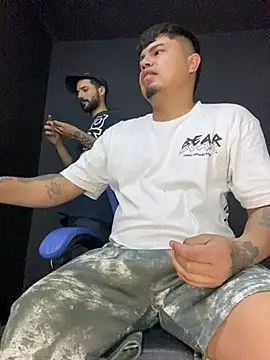 Snapshot of DickMasterfindom chatting on July 3, 9:32 pm DickMasterfindom online show from July 3, 9:32 pm