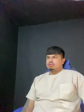 Snapshot of DickMasterfindom chatting on July 16, 1:22 am DickMasterfindom online show from July 16, 1:22 am