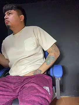 Snapshot of DickMasterfindom chatting on July 18, 1:54 am DickMasterfindom online show from July 18, 1:54 am