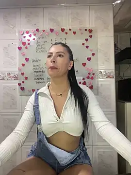 Snapshot of Alanna_atm_ chatting on January 18, 8:09 pm Alanna atm online show from January 18, 8:09 pm