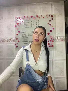 Snapshot of Alanna_atm_ chatting on January 18, 11:22 pm Alanna atm online show from January 18, 11:22 pm