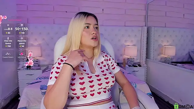 Snapshot of Yaaky_ chatting on December 12, 1:32 am Yaaky online show from December 12, 1:32 am