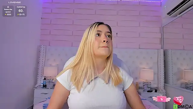 Snapshot of Yaaky_ chatting on December 13, 1:26 am Yaaky online show from December 13, 1:26 am