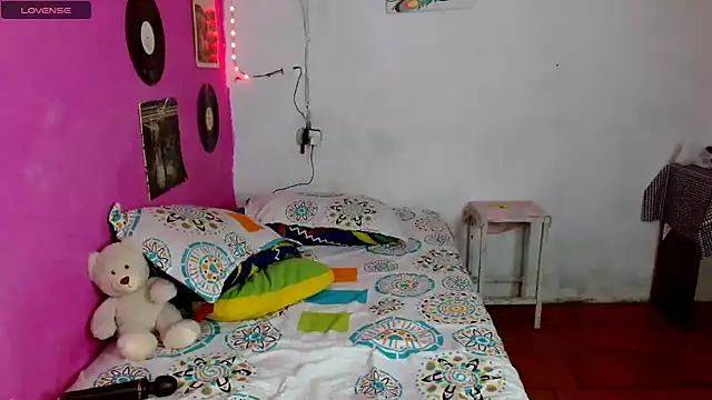 sensitive brunette online show from January 16, 11:37 pm