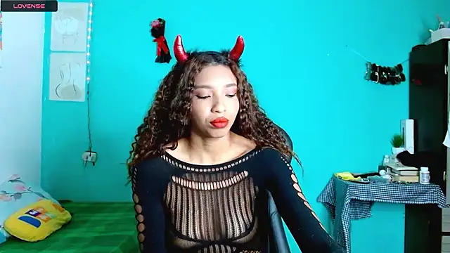 Snapshot of sensitive_brunette chatting on January 13, 12:32 pm sensitive brunette online show from January 13, 12:32 pm