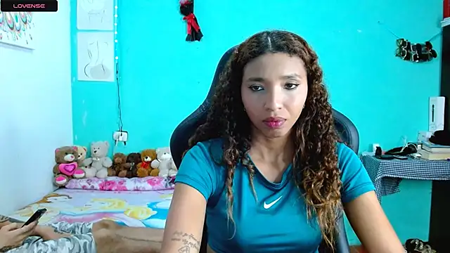 Snapshot of sensitive_brunette chatting on February 3, 10:59 pm sensitive brunette online show from February 3, 10:59 pm