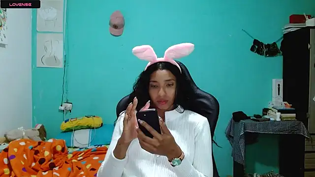 Snapshot of sensitive_brunette chatting on February 23, 4:10 am sensitive brunette online show from February 23, 4:10 am