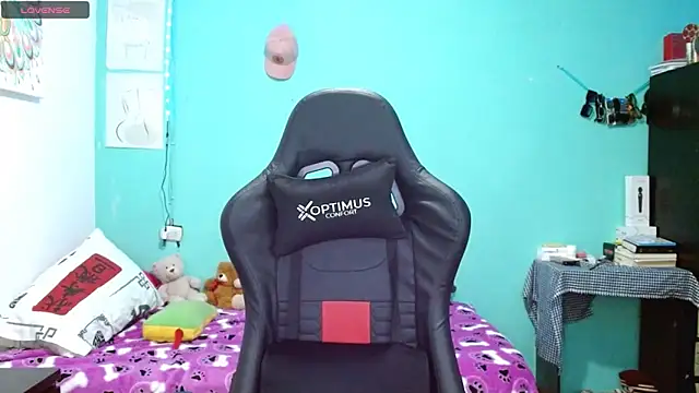 Snapshot of sensitive_brunette chatting on February 27, 1:49 am sensitive brunette online show from February 27, 1:49 am