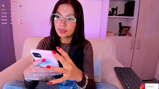 Snapshot of barbie_brunette3 chatting on October 17, 3:42 am barbie brunette3 online show from October 17, 3:42 am