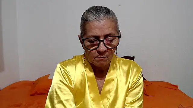 Snapshot of candy_mature_ chatting on July 15, 11:21 pm candy mature online show from July 15, 11:21 pm