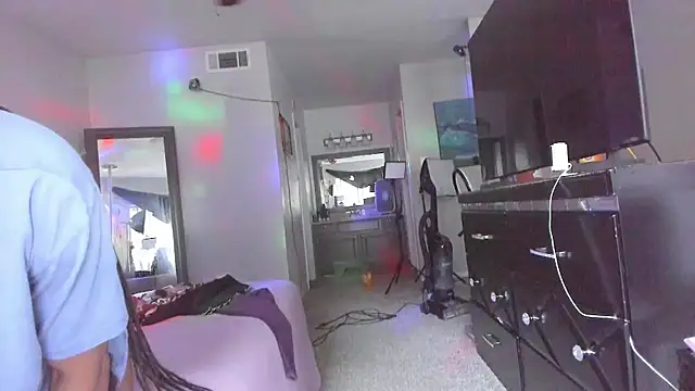 yiauana online show from March 23, 11:42 pm