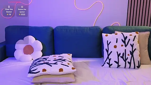 Ester Hill online show from February 23, 1:57 am