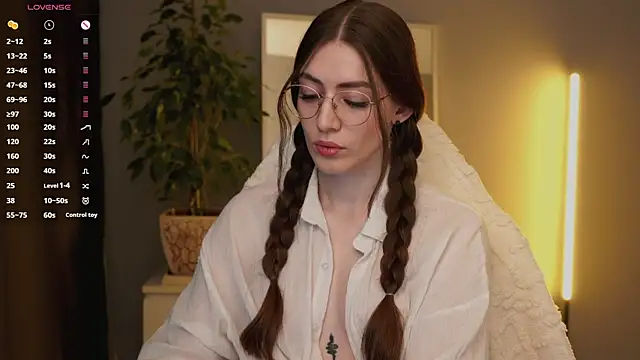 Ester Hill online show from September 20, 1:06 am