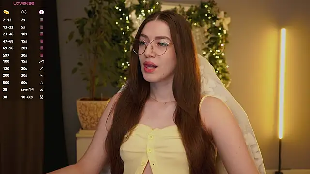 Snapshot of Ester_Hill chatting on January 13, 3:23 am Ester Hill online show from January 13, 3:23 am