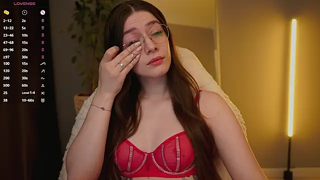 Snapshot of Ester_Hill chatting on February 14, 2:52 am Ester Hill online show from February 14, 2:52 am