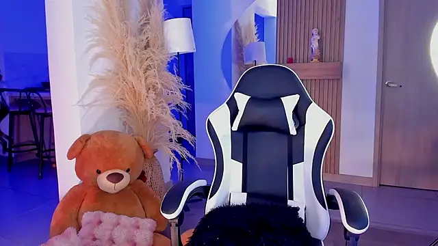 Snapshot of Charlotte__08 chatting on March 21, 1:54 am Charlotte 08 online show from March 21, 1:54 am