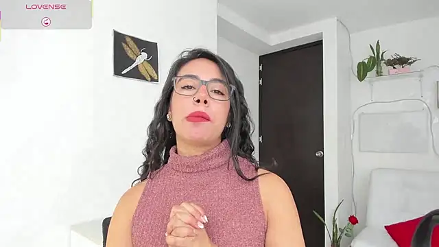 Snapshot of susana_monroy chatting on August 4, 6:54 pm susana monroy online show from August 4, 6:54 pm