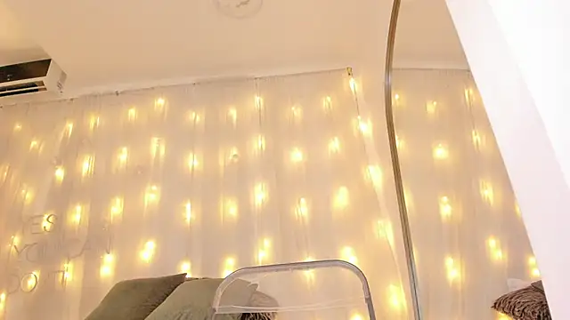 Petite Lucie online show from March 12, 10:07 pm