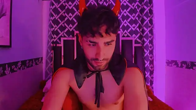 MilanZaire online show from October 31, 6:31 pm