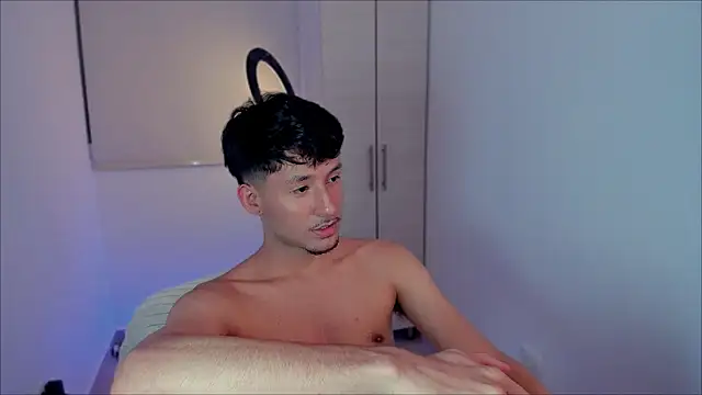 Snapshot of dimitri_targaryen chatting on December 3, 2:25 am dimitri targaryen online show from December 3, 2:25 am