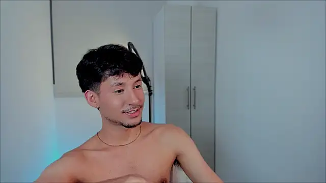 Snapshot of dimitri_targaryen chatting on December 14, 2:45 am dimitri targaryen online show from December 14, 2:45 am