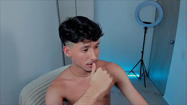 Snapshot of dimitri_targaryen chatting on December 17, 2:44 am dimitri targaryen online show from December 17, 2:44 am