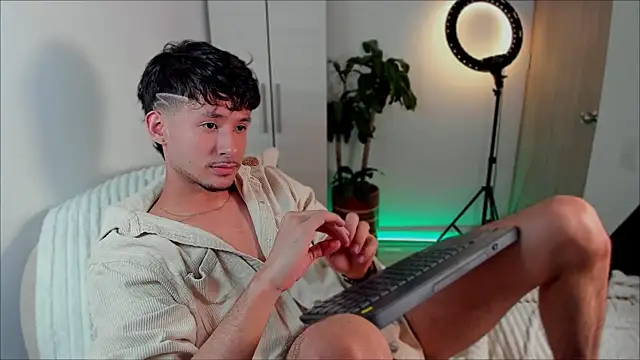 Snapshot of dimitri_targaryen chatting on January 6, 3:42 am dimitri targaryen online show from January 6, 3:42 am