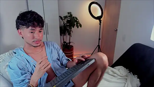 Snapshot of dimitri_targaryen chatting on January 8, 3:40 am dimitri targaryen online show from January 8, 3:40 am