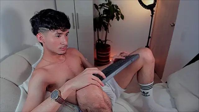 Snapshot of dimitri_targaryen chatting on January 9, 3:15 am dimitri targaryen online show from January 9, 3:15 am